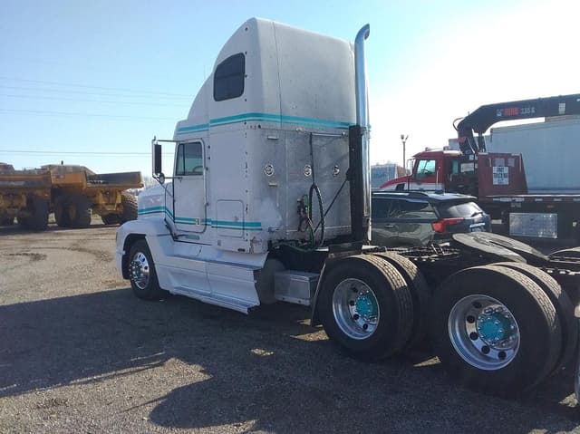 Image of Freightliner FLD120 equipment image 2