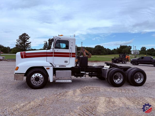 Image of Freightliner FLD120 equipment image 1
