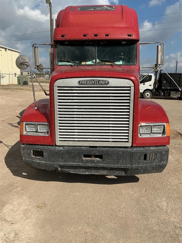 Image of Freightliner FLD120 equipment image 2
