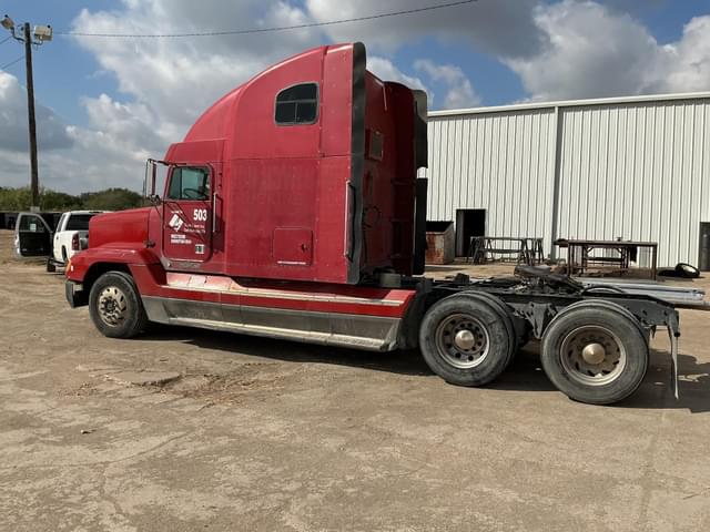 Image of Freightliner FLD120 equipment image 3