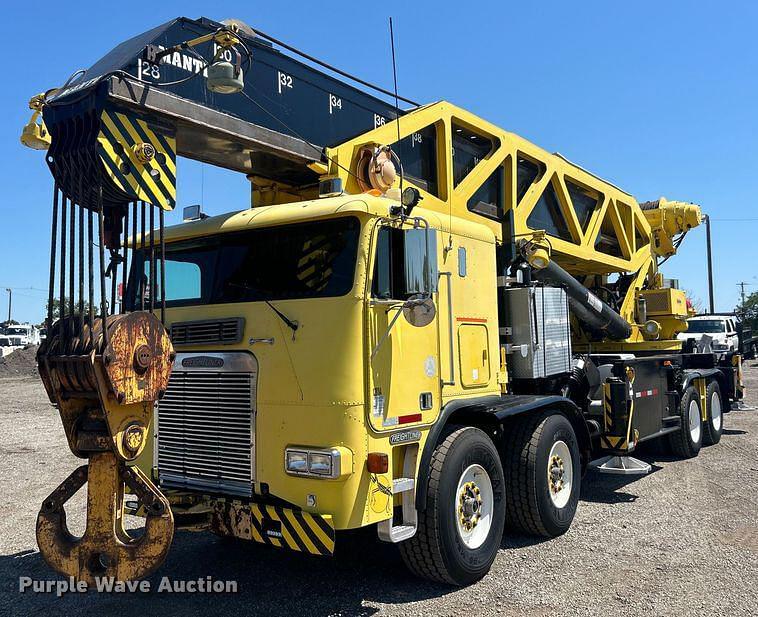 Image of Freightliner FLD Primary image