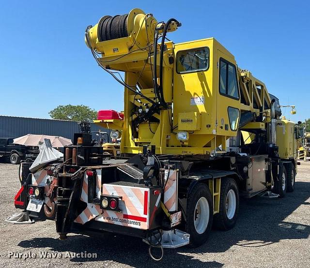 Image of Freightliner FLD equipment image 4