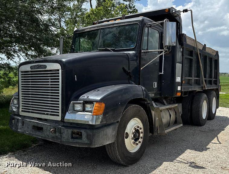 Image of Freightliner FLD Primary image