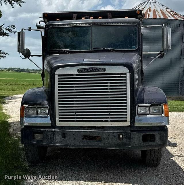 Image of Freightliner FLD equipment image 1