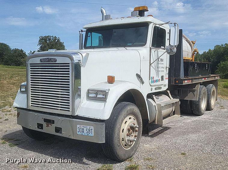 Image of Freightliner FLD Primary image