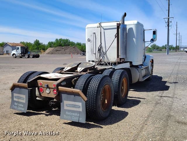 Image of Freightliner FLD equipment image 3