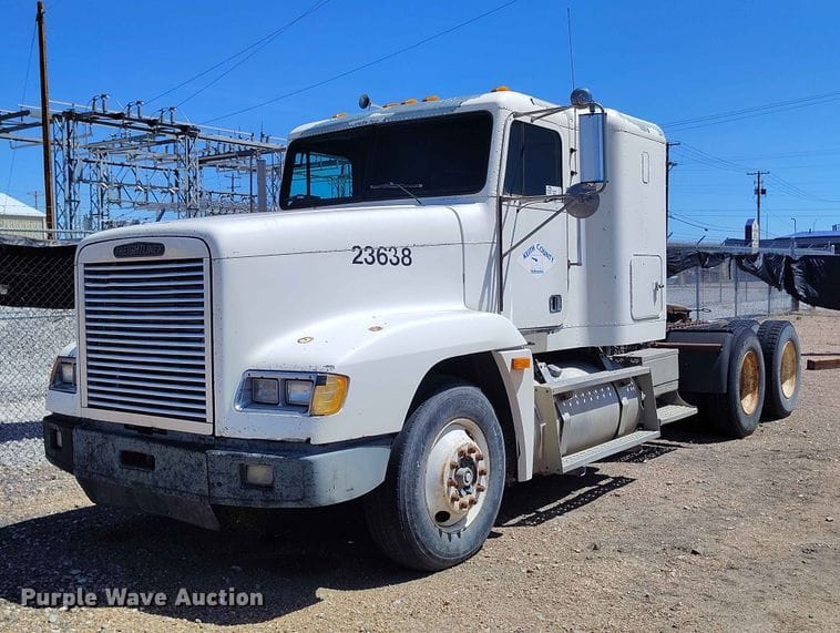 1996 Freightliner FLD Equipment Image0