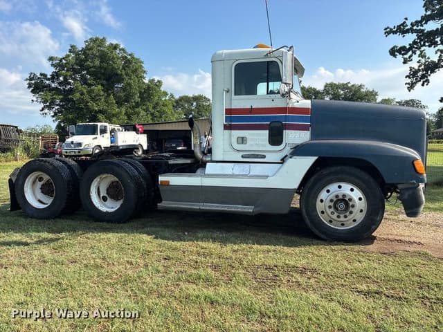 Image of Freightliner FLD equipment image 3