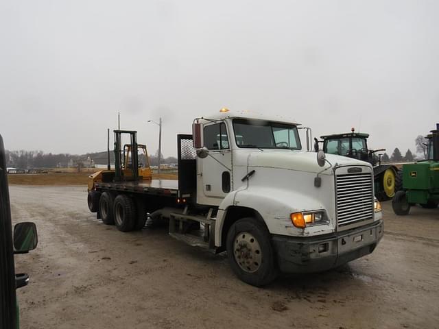 Image of Freightliner FLD112 equipment image 2