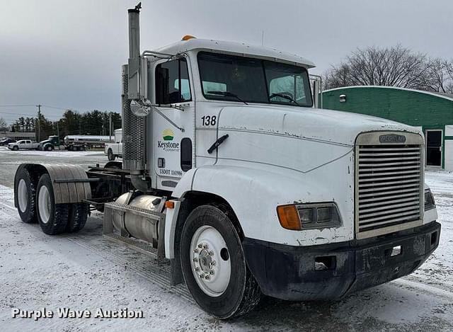 Image of Freightliner FLD112 equipment image 2