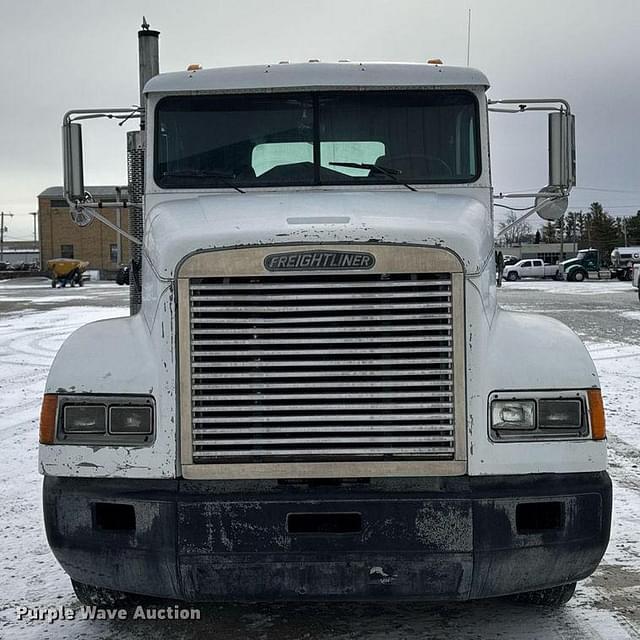 Image of Freightliner FLD112 equipment image 1