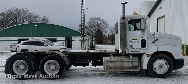 Image of Freightliner FLD112 equipment image 3