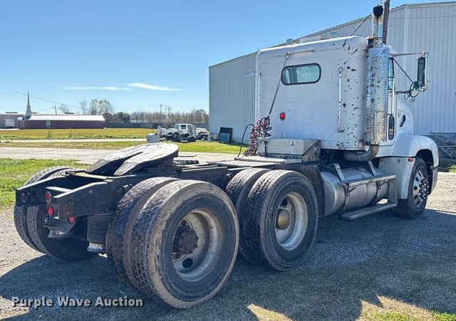 Image of Freightliner FLD112 equipment image 4