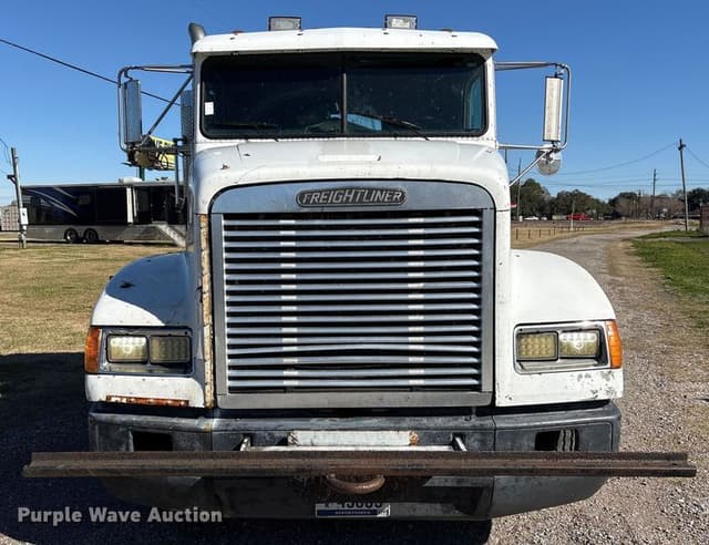 Image of Freightliner FLD112 equipment image 1