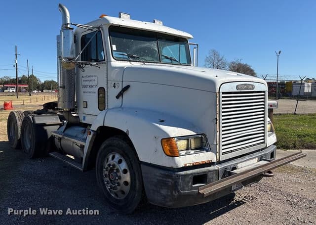 Image of Freightliner FLD112 equipment image 2