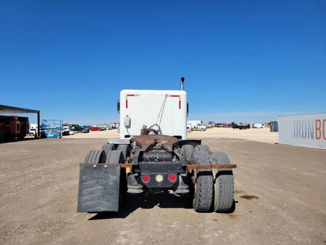 Image of Freightliner FLD112 equipment image 3