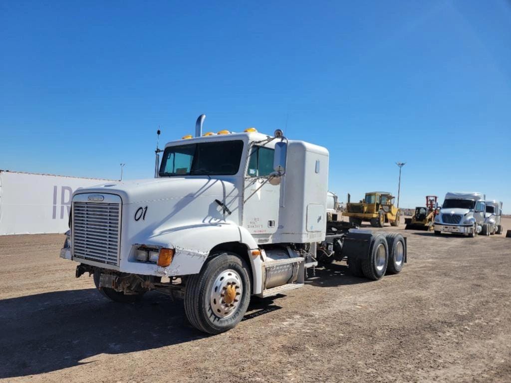 1996 Freightliner FLD112 Equipment Image0