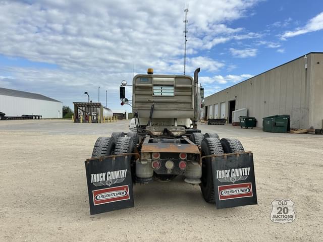 Image of Freightliner FLD120 equipment image 3