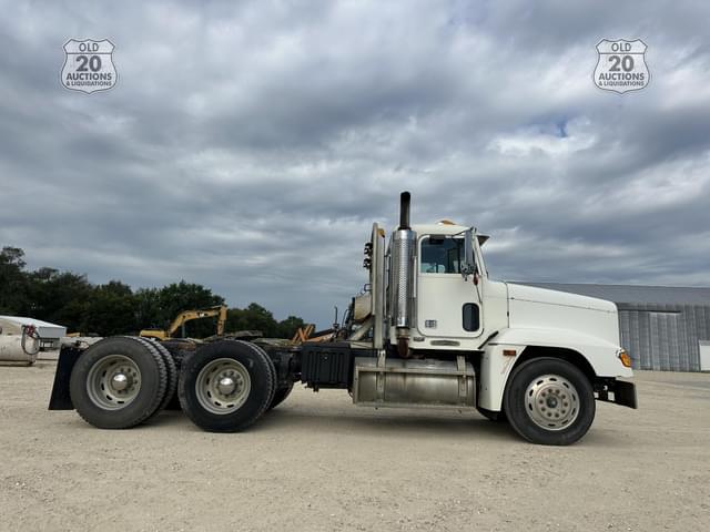 Image of Freightliner FLD120 equipment image 1