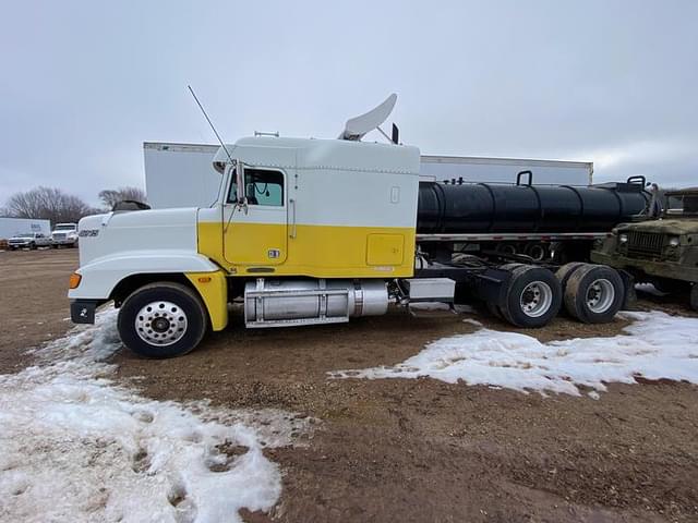 Image of Freightliner FLD120 equipment image 2
