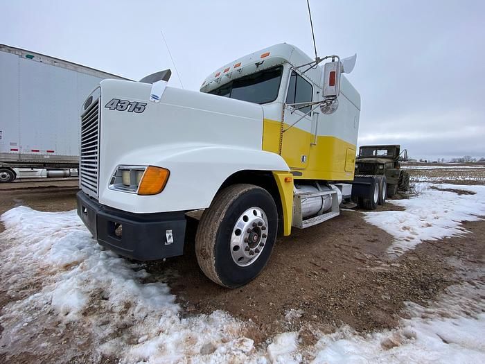 1996 Freightliner FLD120 Equipment Image0