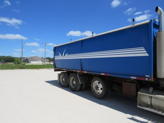 Image of Freightliner FLD120 equipment image 1