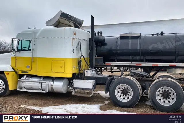 Image of Freightliner FLD120 equipment image 4