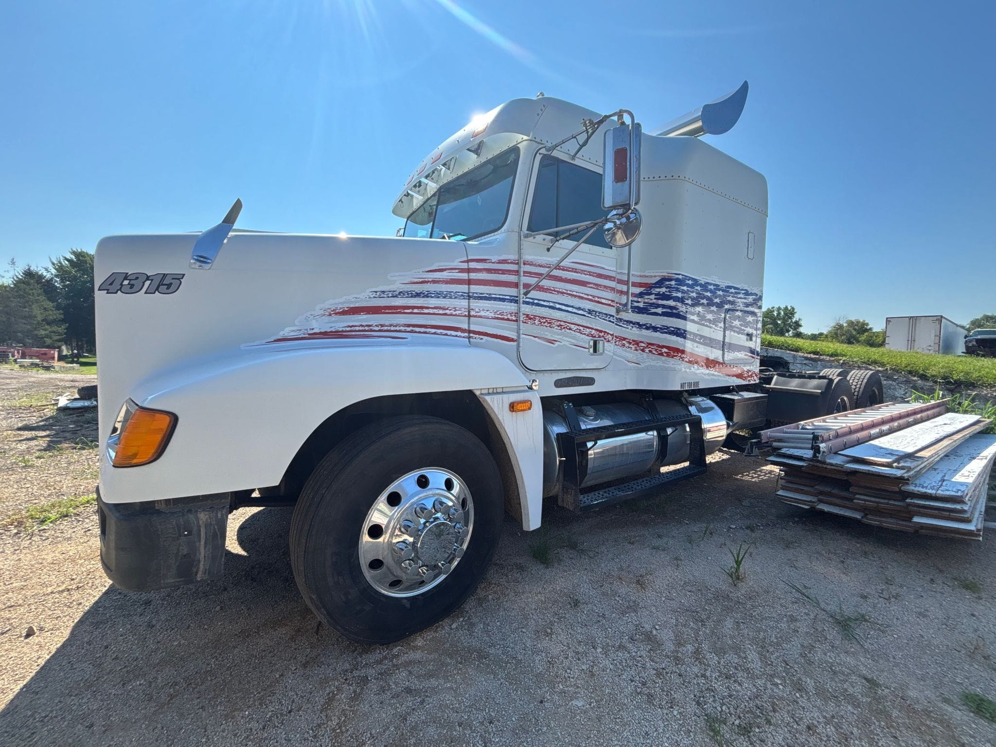 1996 Freightliner FLD120 Equipment Image0