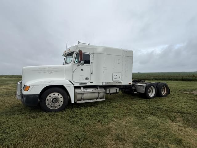 Image of Freightliner FLD120 equipment image 1