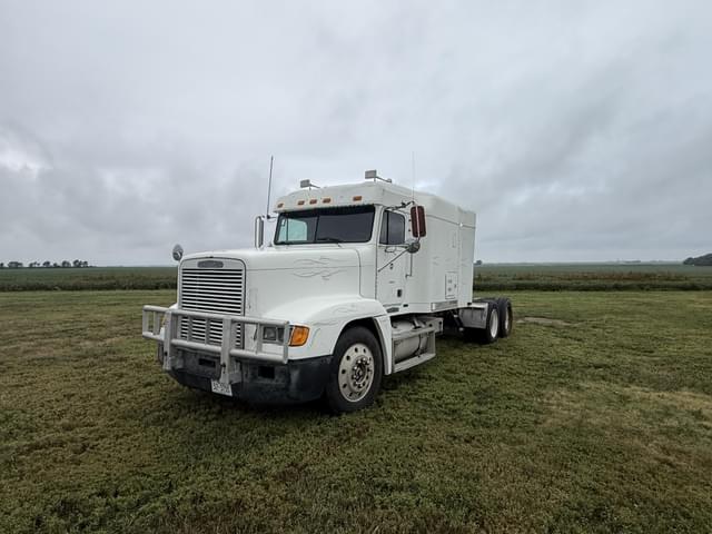 Image of Freightliner FLD120 equipment image 3