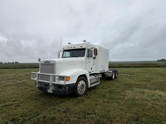 Image of Freightliner FLD120 equipment image 2