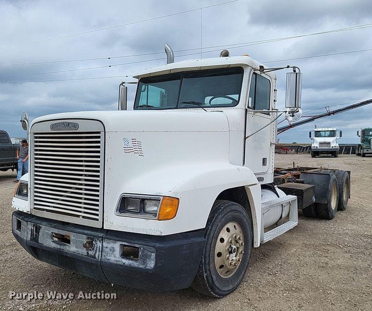 Main image Freightliner FLD120