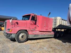 1996 Freightliner FLD120 Image