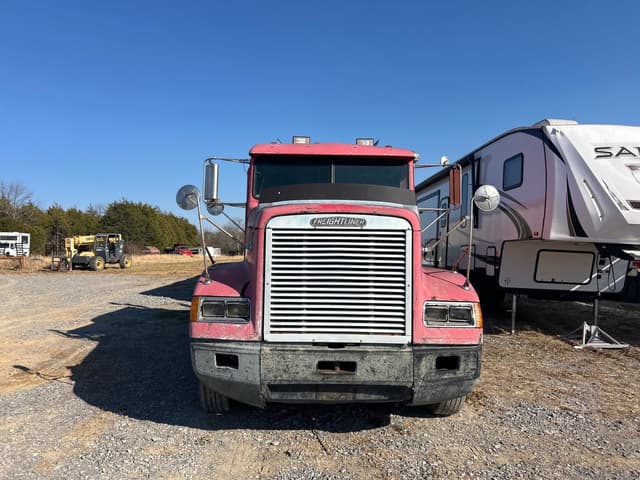 Image of Freightliner FLD120 equipment image 1