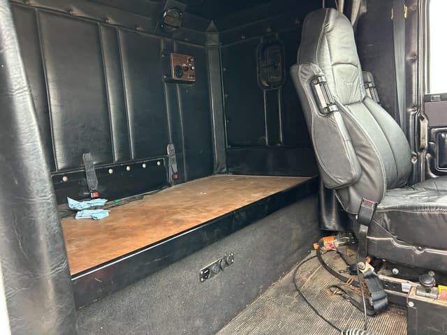 Image of Freightliner FLD120 equipment image 4