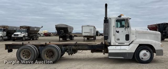 Image of Freightliner FLD120 equipment image 3