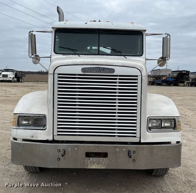 Image of Freightliner FLD120 equipment image 1