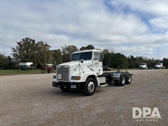 Image of Freightliner FLD120 equipment image 1