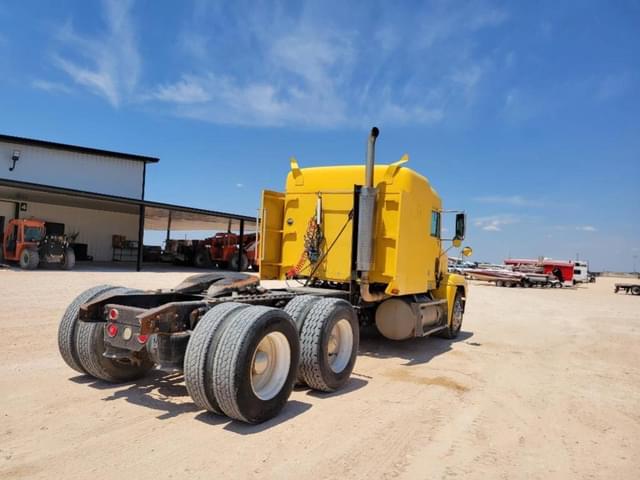 Image of Freightliner FLD120 equipment image 4