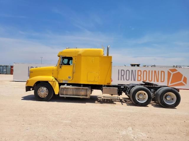 Image of Freightliner FLD120 equipment image 1