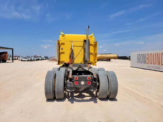 Image of Freightliner FLD120 equipment image 3