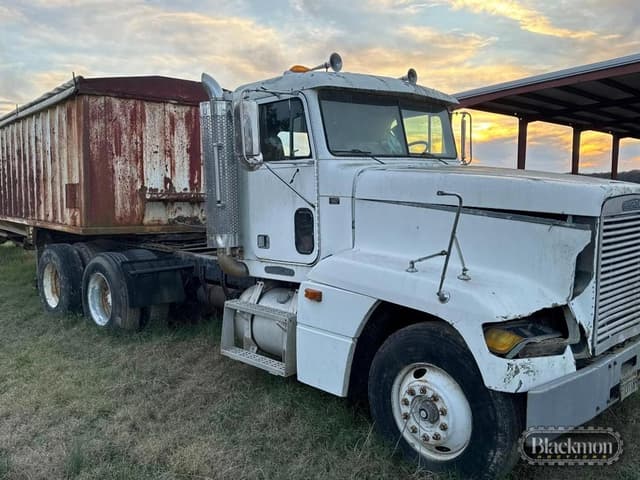 Image of Freightliner FLD120 equipment image 4