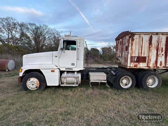 Image of Freightliner FLD120 equipment image 1