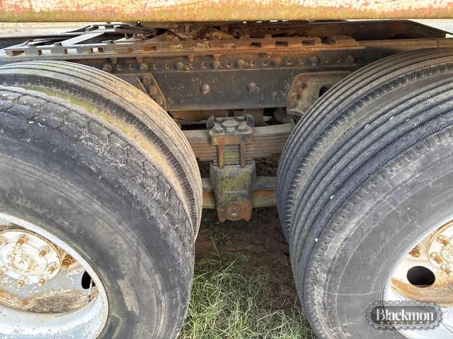 Image of Freightliner FLD120 equipment image 2