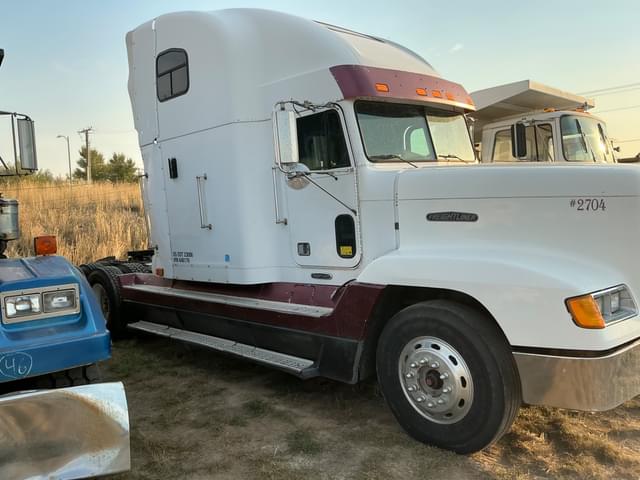 Image of Freightliner FLD120 equipment image 3