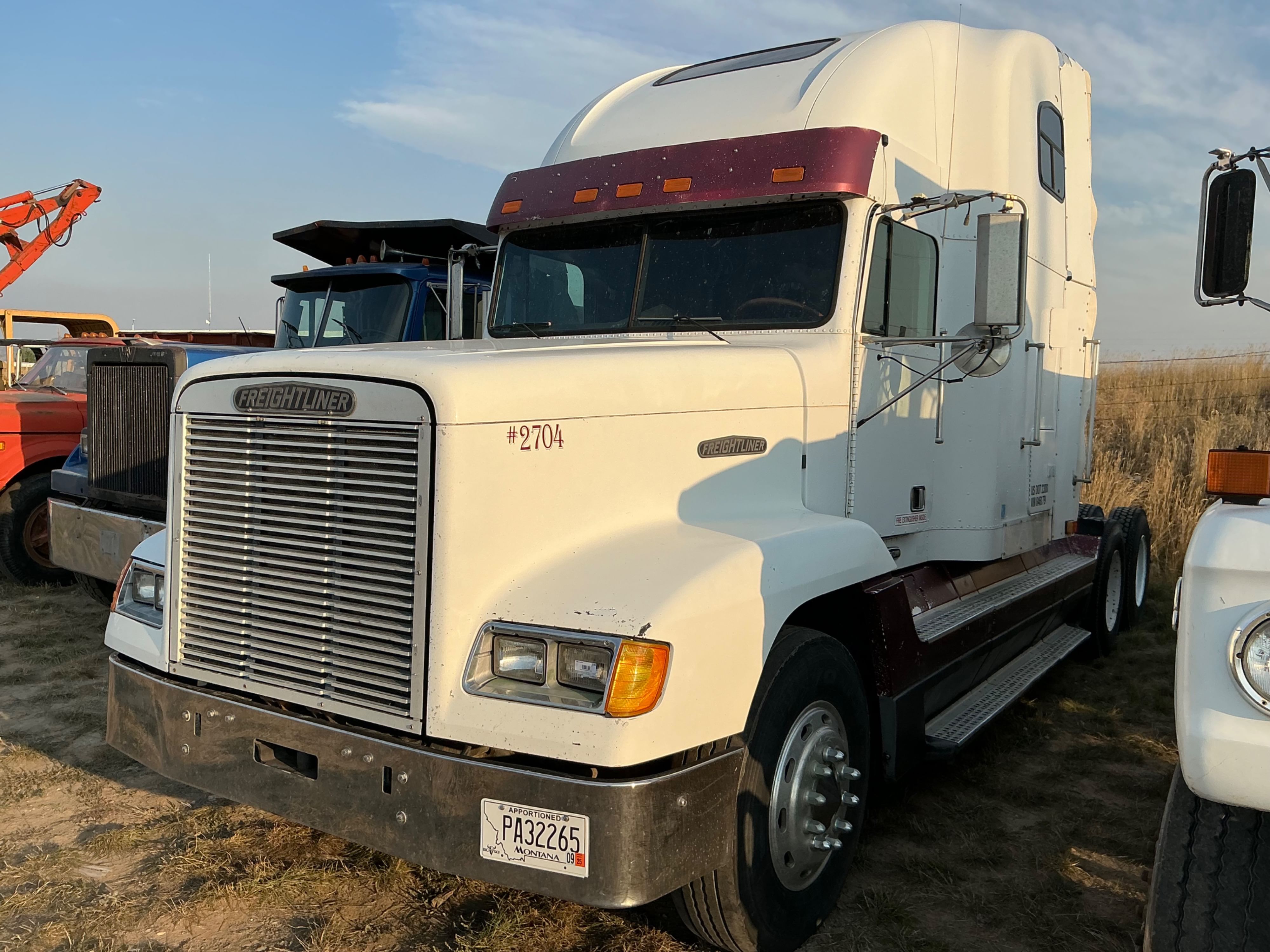 1996 Freightliner FLD120 Equipment Image0