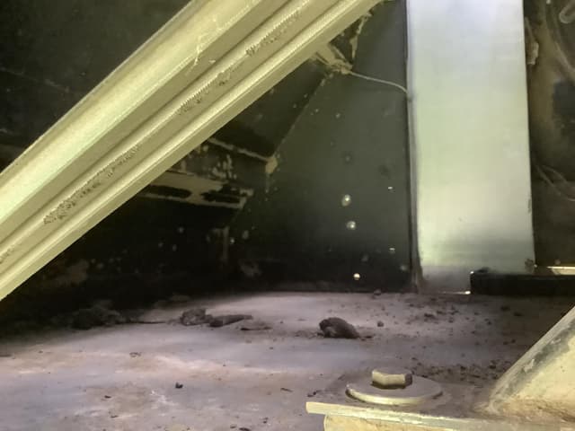 Image of Gleaner R52 equipment image 4