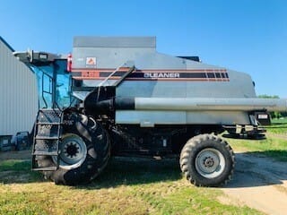 1996 Gleaner R62 Image