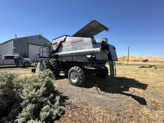 Image of Gleaner R72 equipment image 3