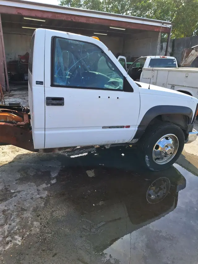 Image of GMC 3500 equipment image 4